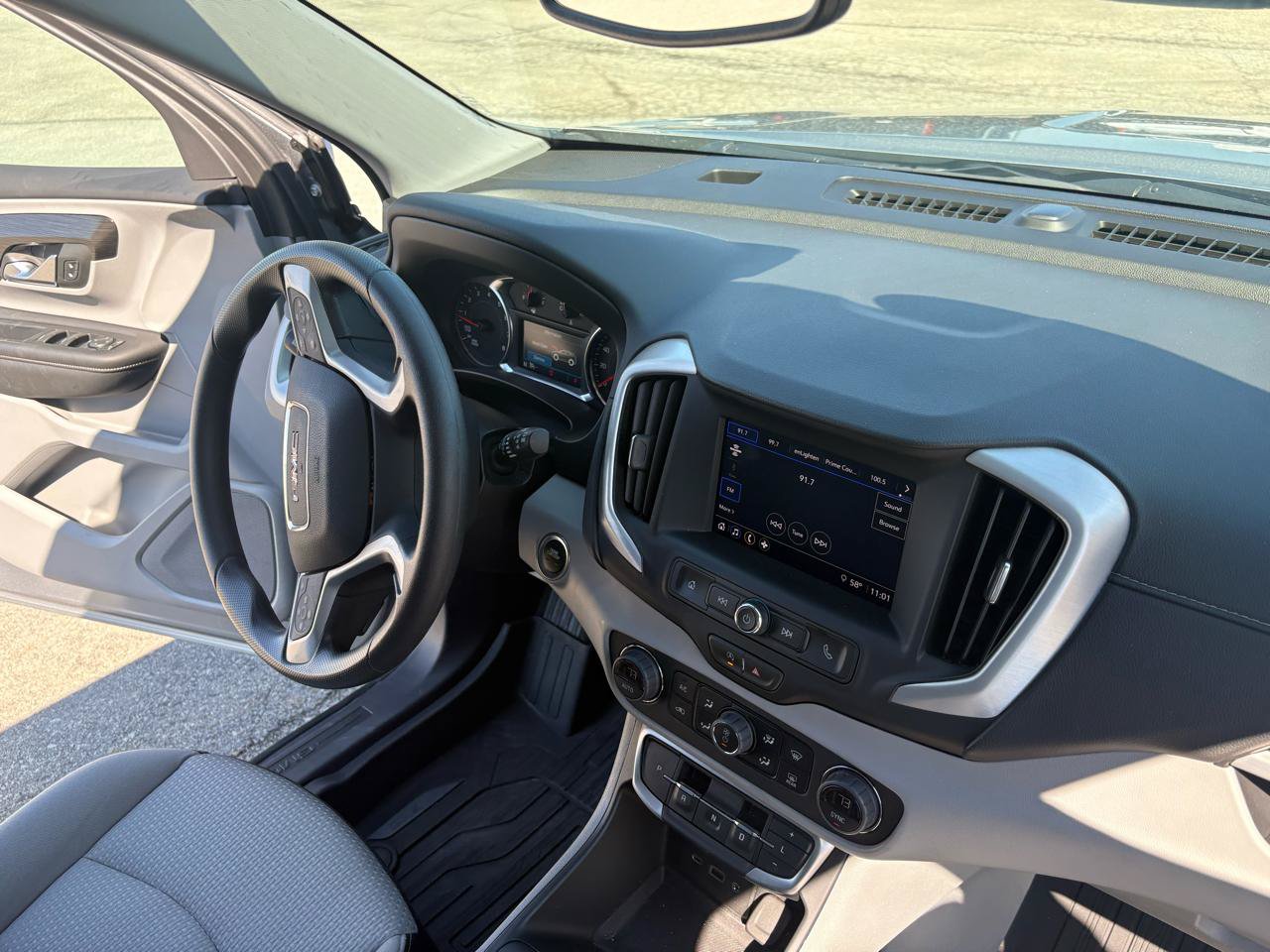 Used 2024 GMC Terrain SLE w/ Driver Convenience Package AWD/4WD image 39