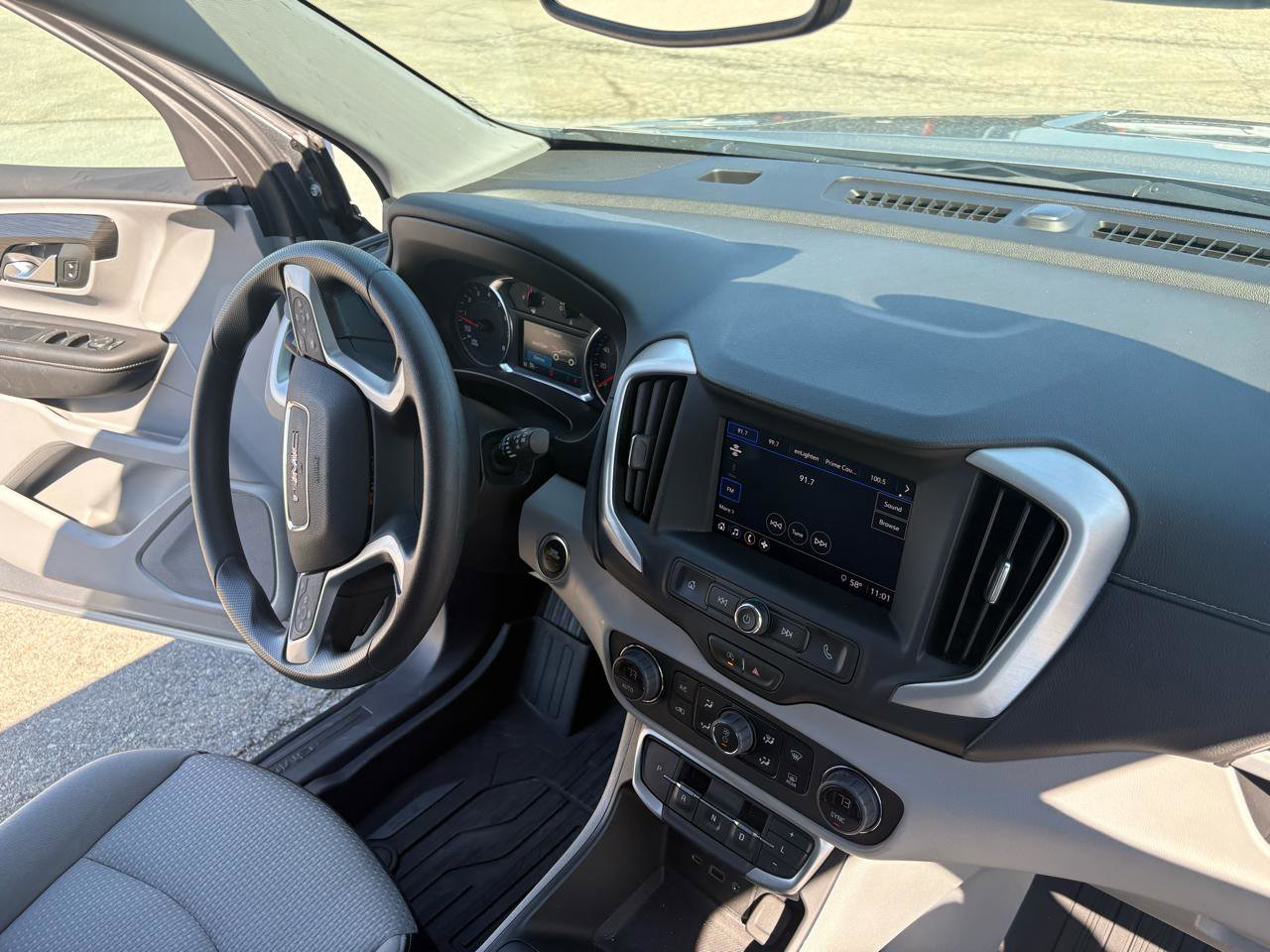 Used 2024 GMC Terrain SLE w/ Driver Convenience Package AWD/4WD image 39
