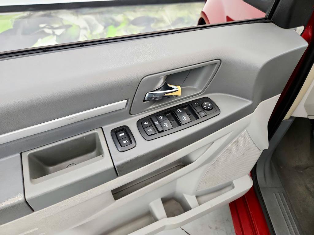 Used 2009 Dodge Grand Caravan SXT FWD image 17