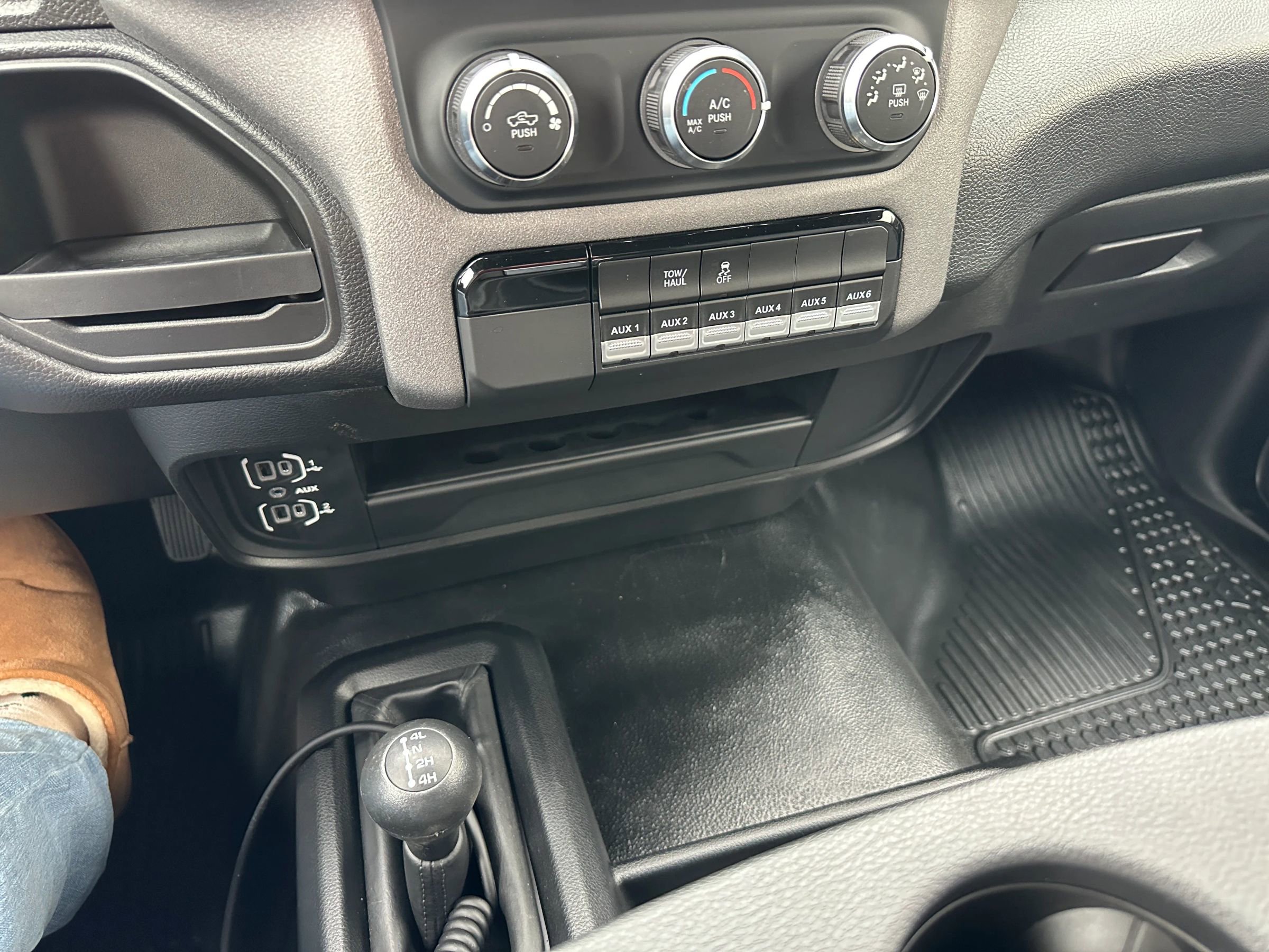 Used 2024 RAM 3500 Tradesman image 21