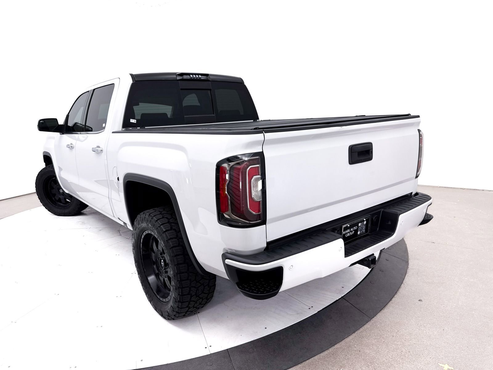 Used 2018 GMC Sierra 1500 Denali AWD/4WD image 2