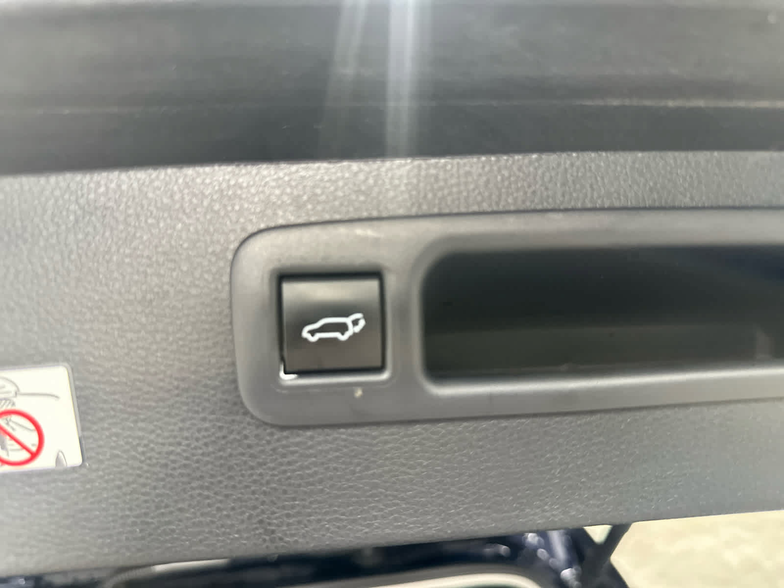 Used 2025 Toyota Highlander LE FWD image 13