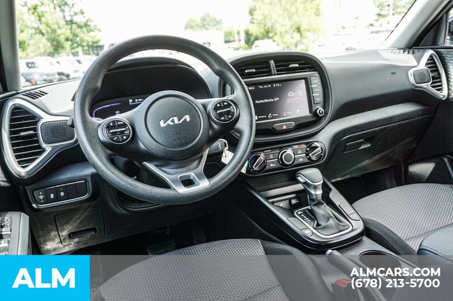 Used 2025 Kia Soul LX w/ LX Technology Package FWD image 27