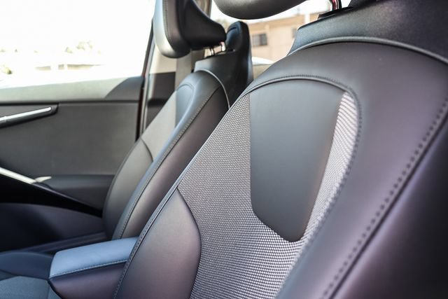 Used 2025 Kia Niro EX FWD image 25