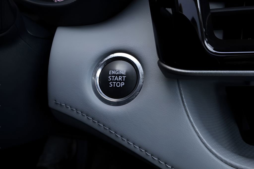 Used 2023 Toyota Highlander XLE AWD/4WD image 37