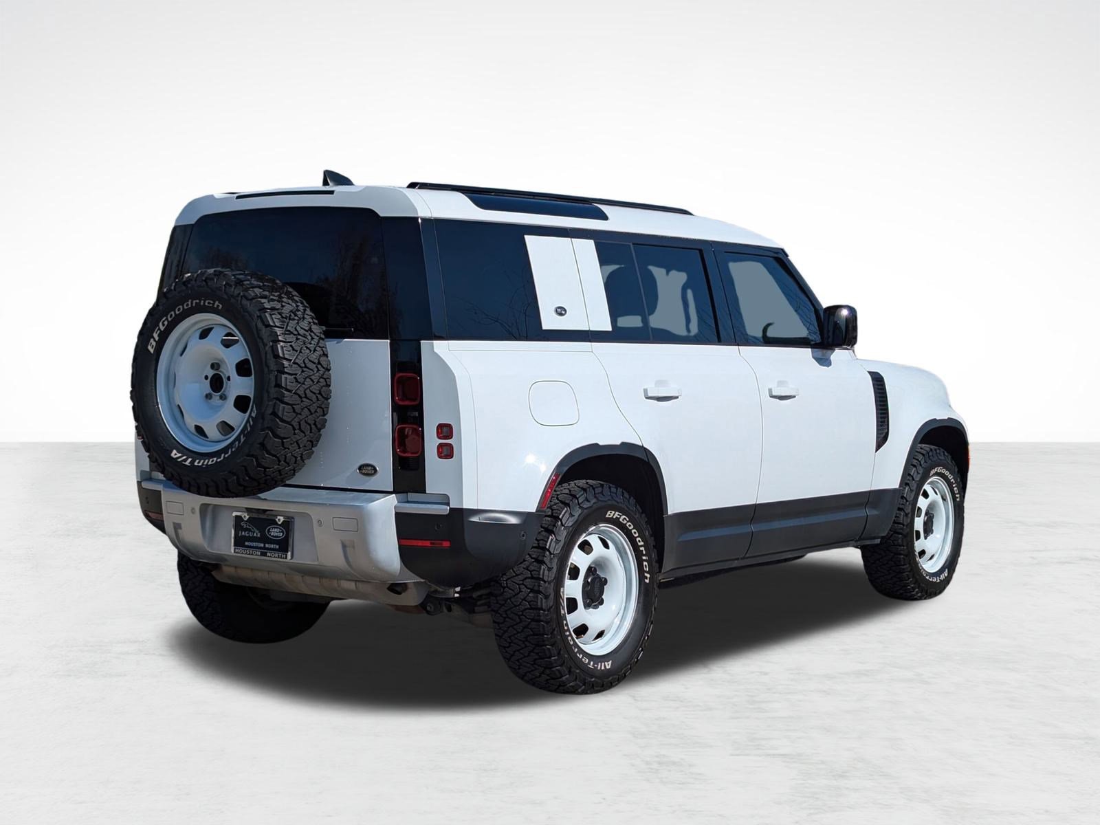 Used 2023 Land Rover Defender 110 image 9