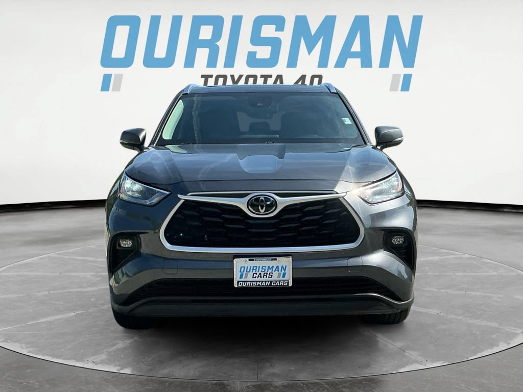 Used 2020 Toyota Highlander XLE AWD/4WD image 2