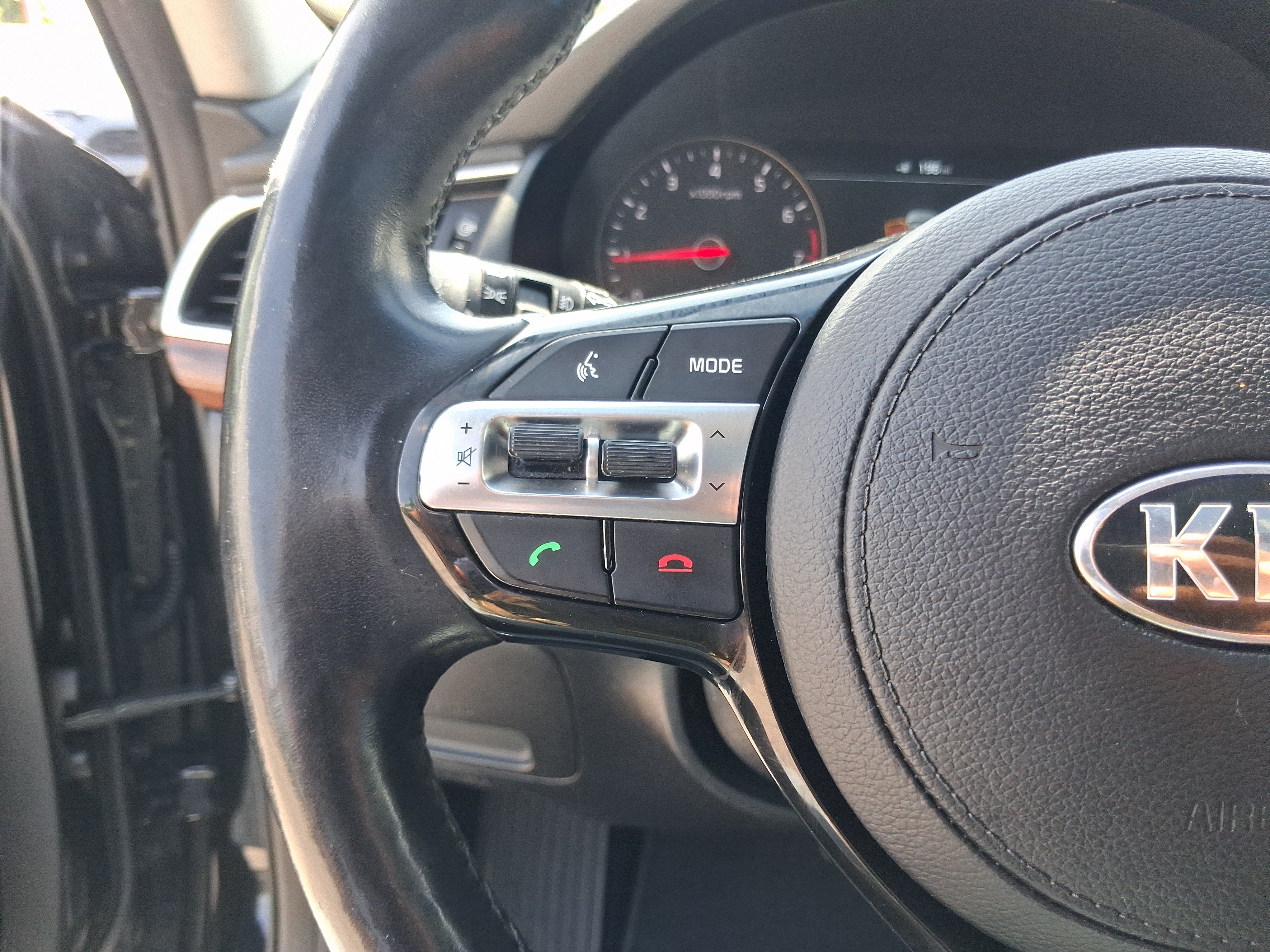 Used 2017 Kia Cadenza Technology FWD image 16