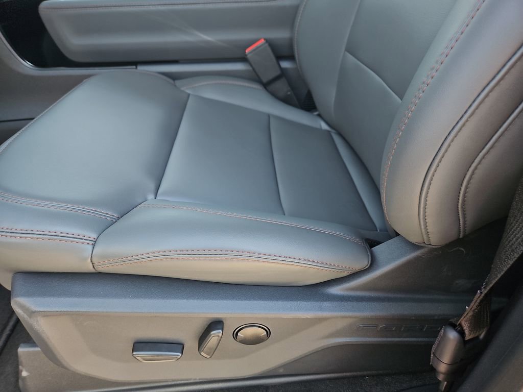 New 2025 Ford Expedition Active image 23