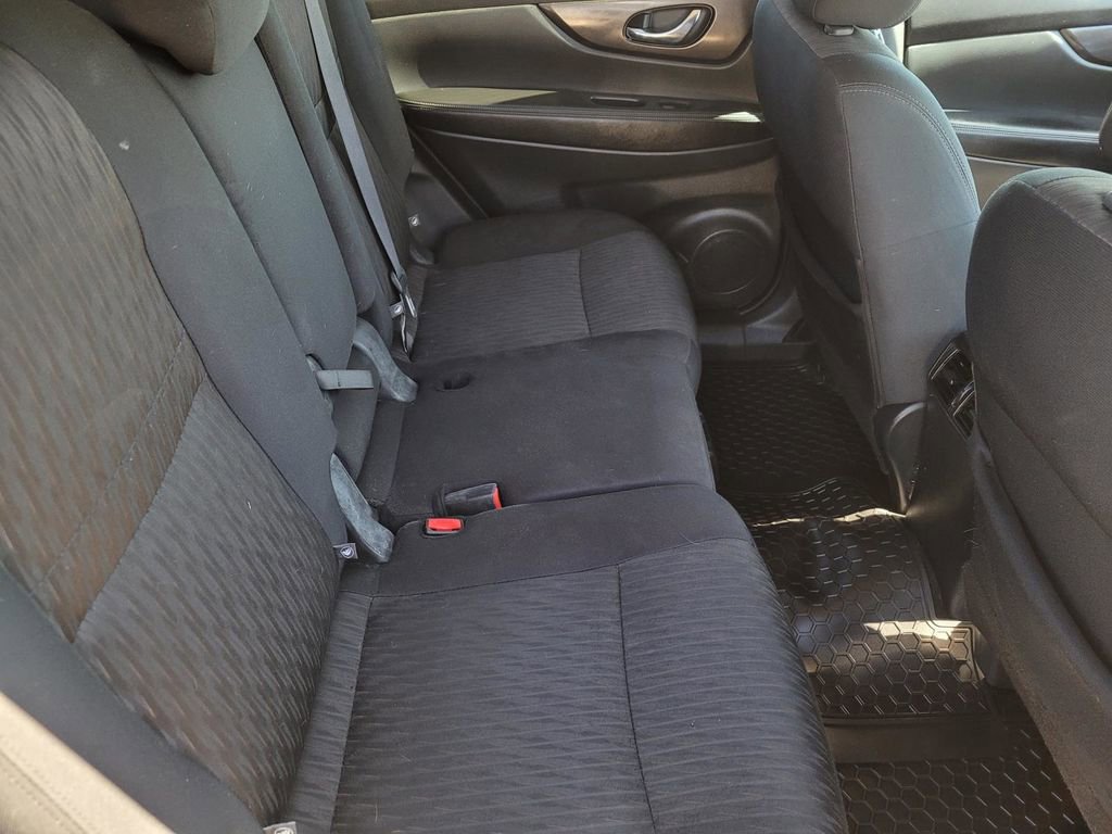 Used 2018 Nissan Rogue SV w/ Sun & Sound Touring Package image 13