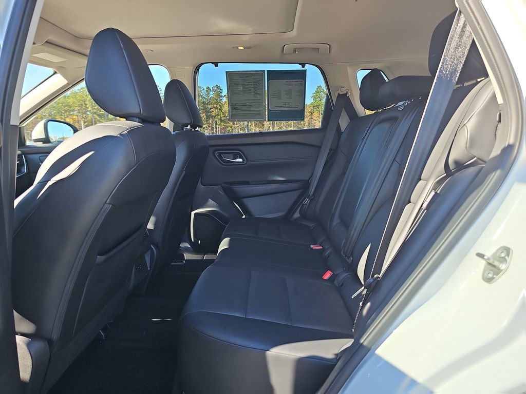 Used 2022 Nissan Rogue SV w/ SV Premium Package image 19