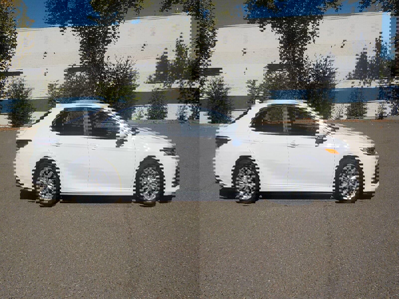 Used 2023 Toyota Camry LE image 5