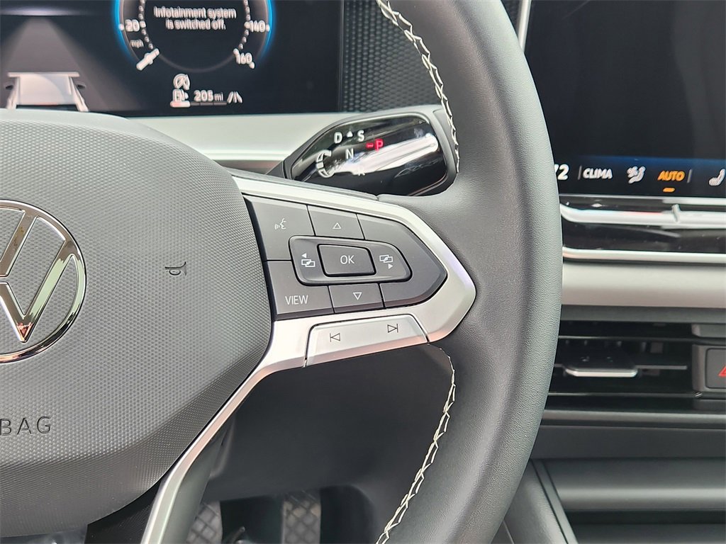 New 2025 Volkswagen Tiguan SE image 9