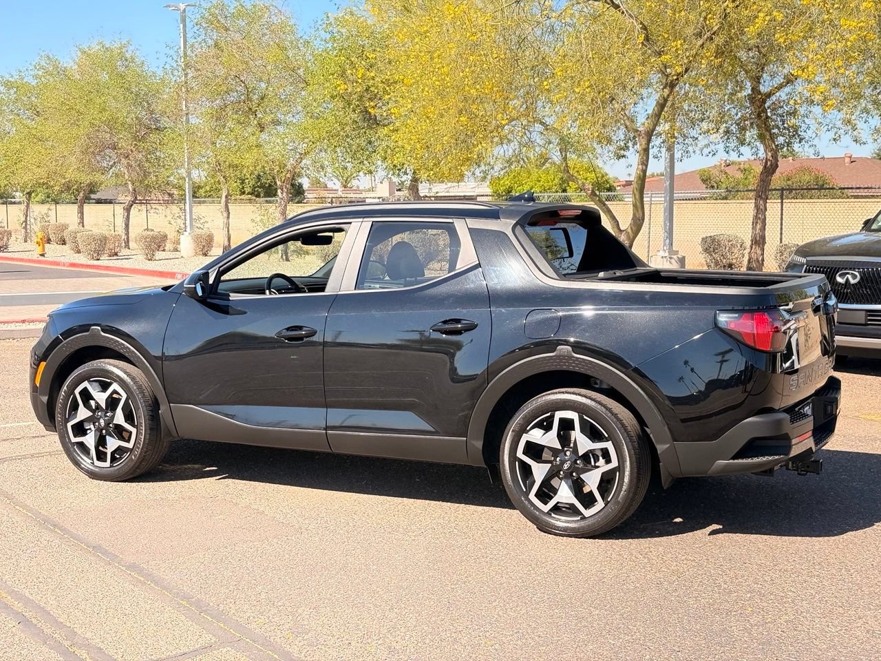 Used 2022 Hyundai Santa Cruz Limited AWD/4WD image 2