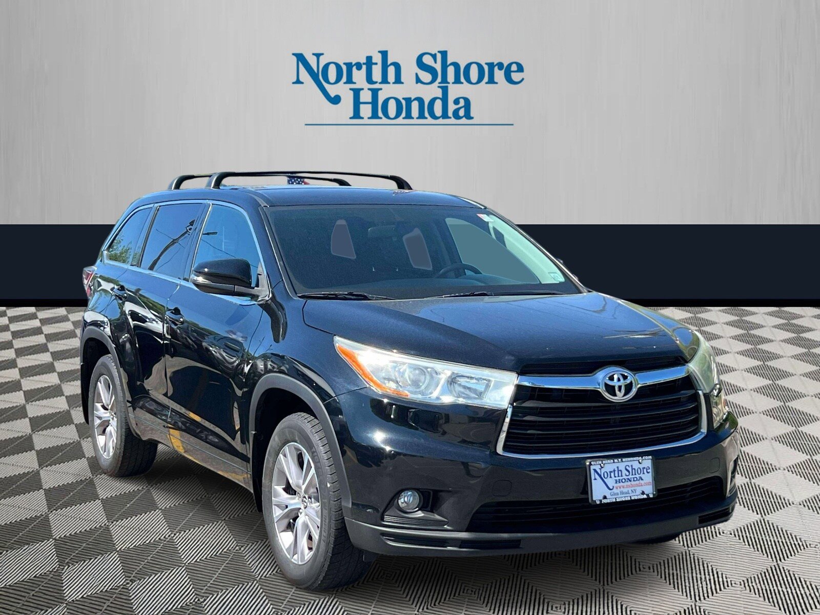 Used 2016 Toyota Highlander Plus AWD/4WD image 1