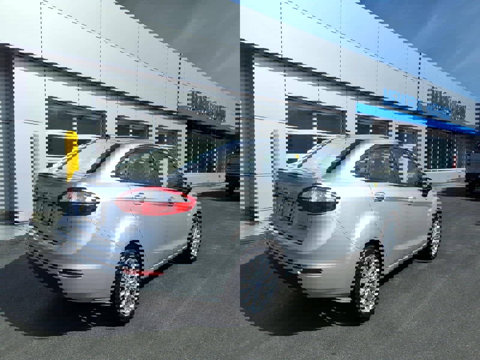 Used 2014 Ford Fiesta SE w/ Equipment Group 201A image 7