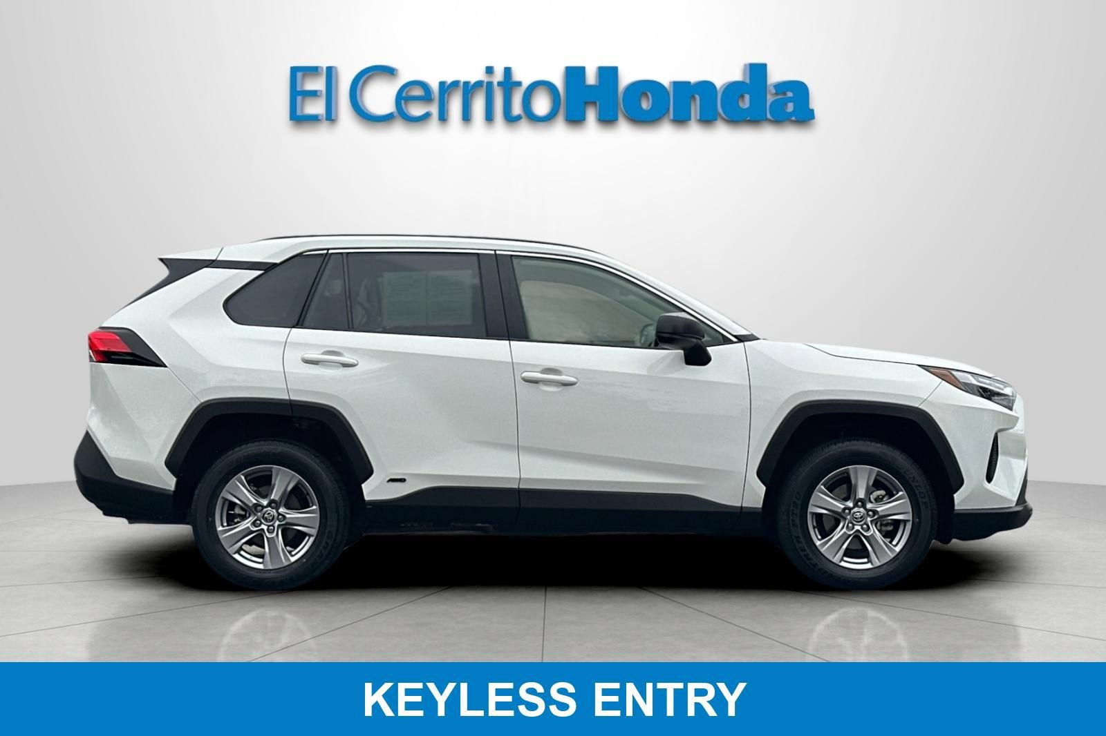 Used 2024 Toyota RAV4 LE AWD/4WD image 2