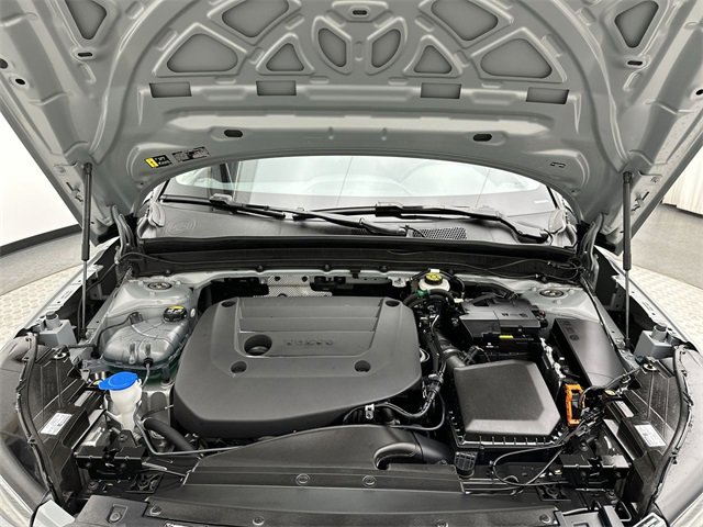 Certified 2025 Volvo XC40 B5 Core image 26