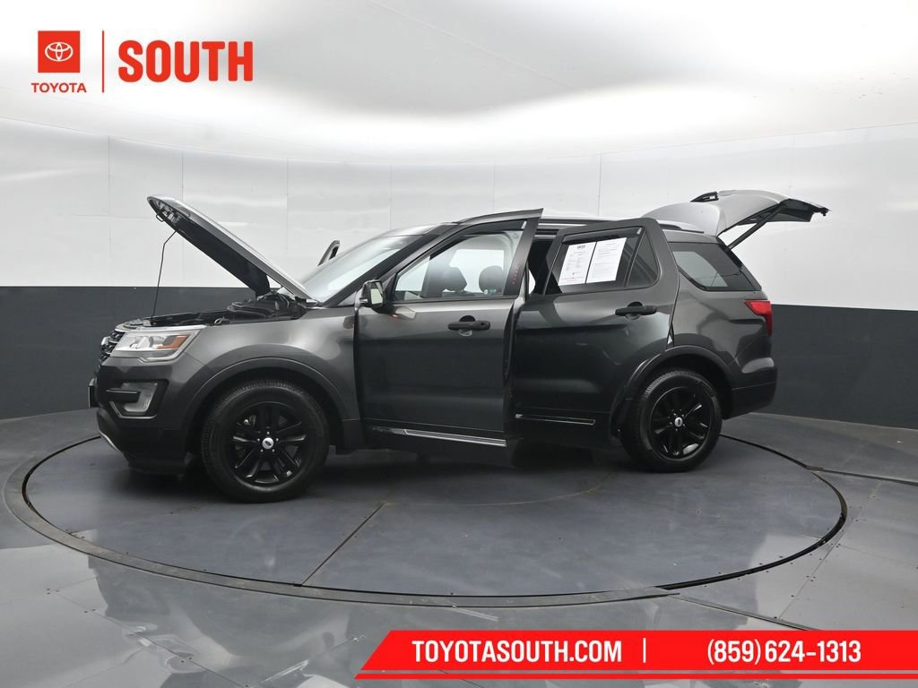 Used 2017 Ford Explorer XLT w/ Equipment Group 202A FWD image 57
