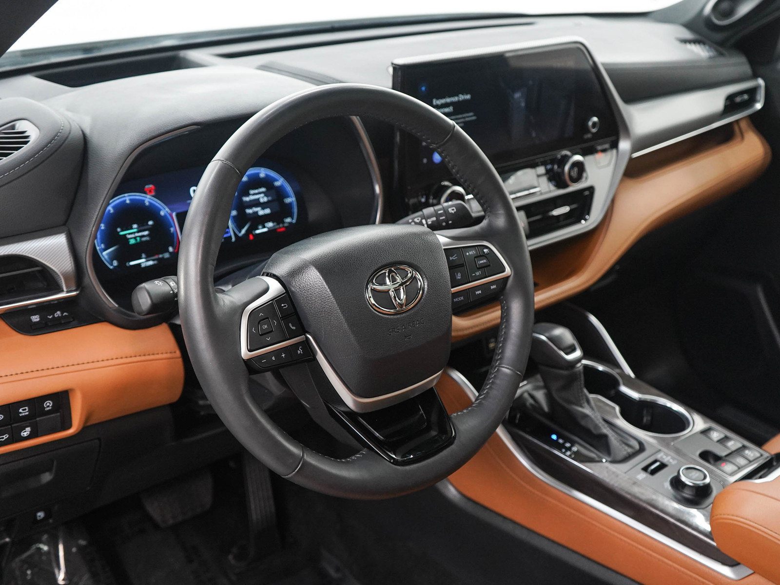 Used 2024 Toyota Highlander Platinum AWD/4WD image 21