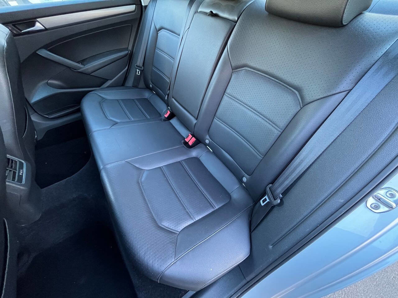 Used 2014 Volkswagen Passat TDI SE image 12