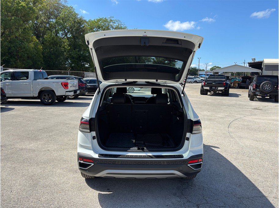 Used 2025 Volkswagen Taos SE AWD/4WD image 44