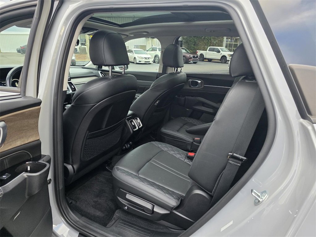 Used 2023 Kia Sorento SX Prestige image 25