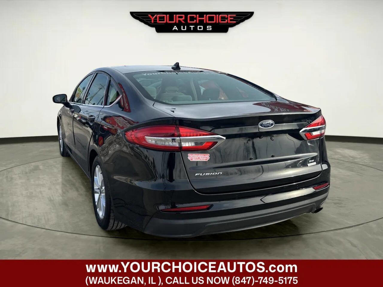Used 2019 Ford Fusion SE image 3