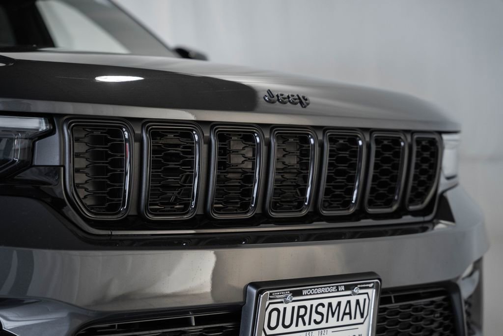 New 2025 Jeep Grand Cherokee Limited image 11