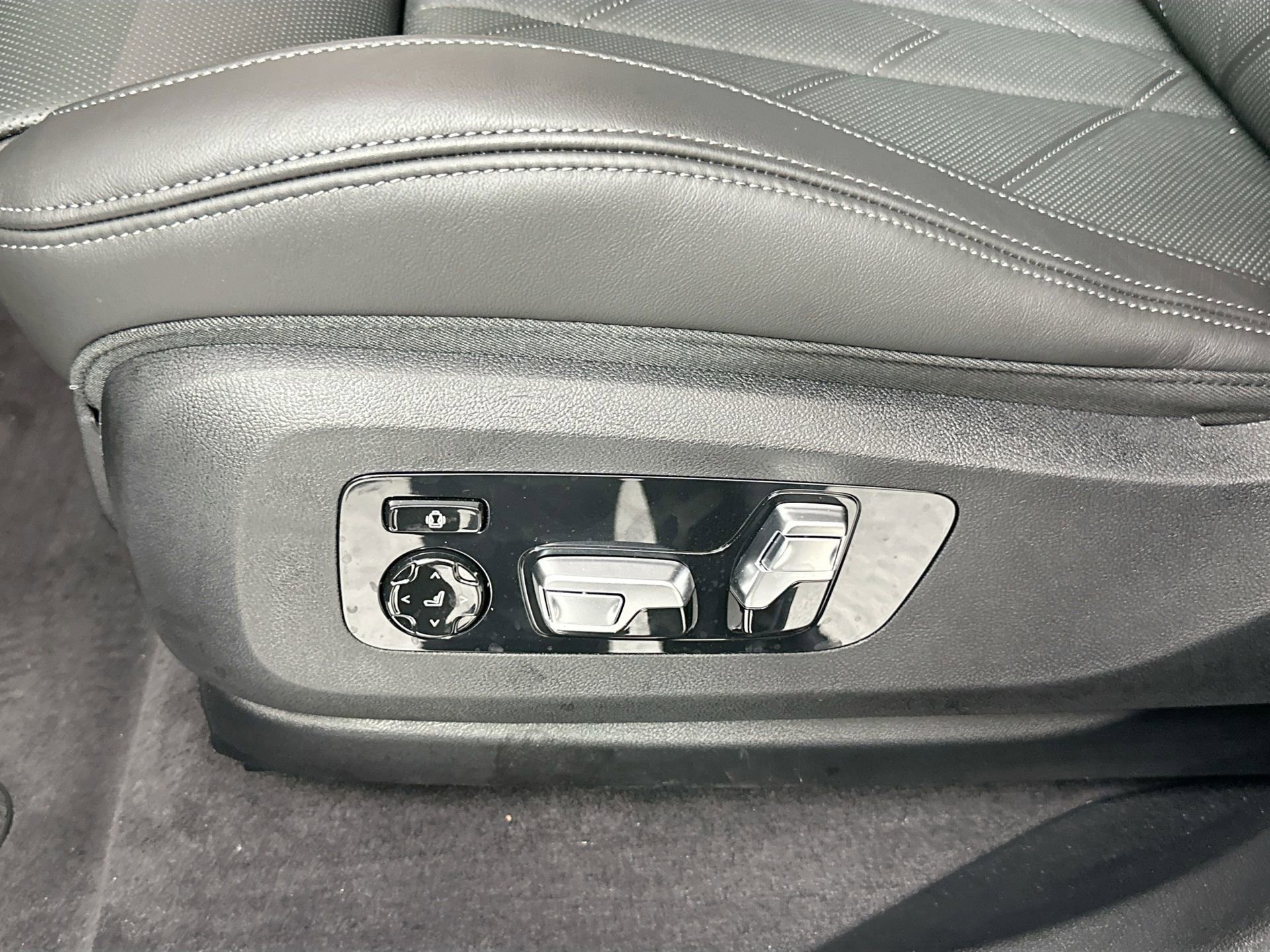 New 2026 BMW XM Label Red image 19