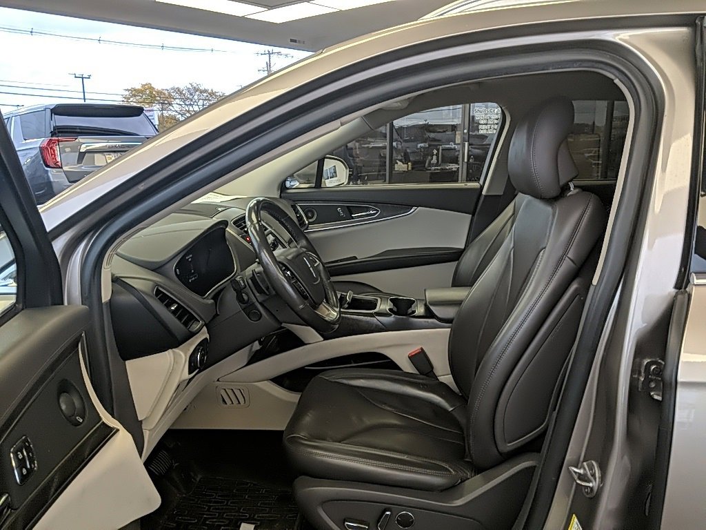 Used 2019 Lincoln Nautilus Reserve image 11