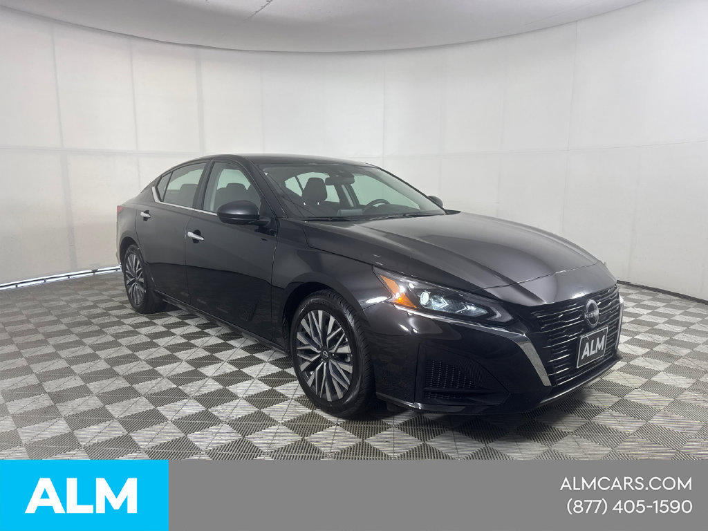 Used 2025 Nissan Altima 2.5 SV FWD image 3