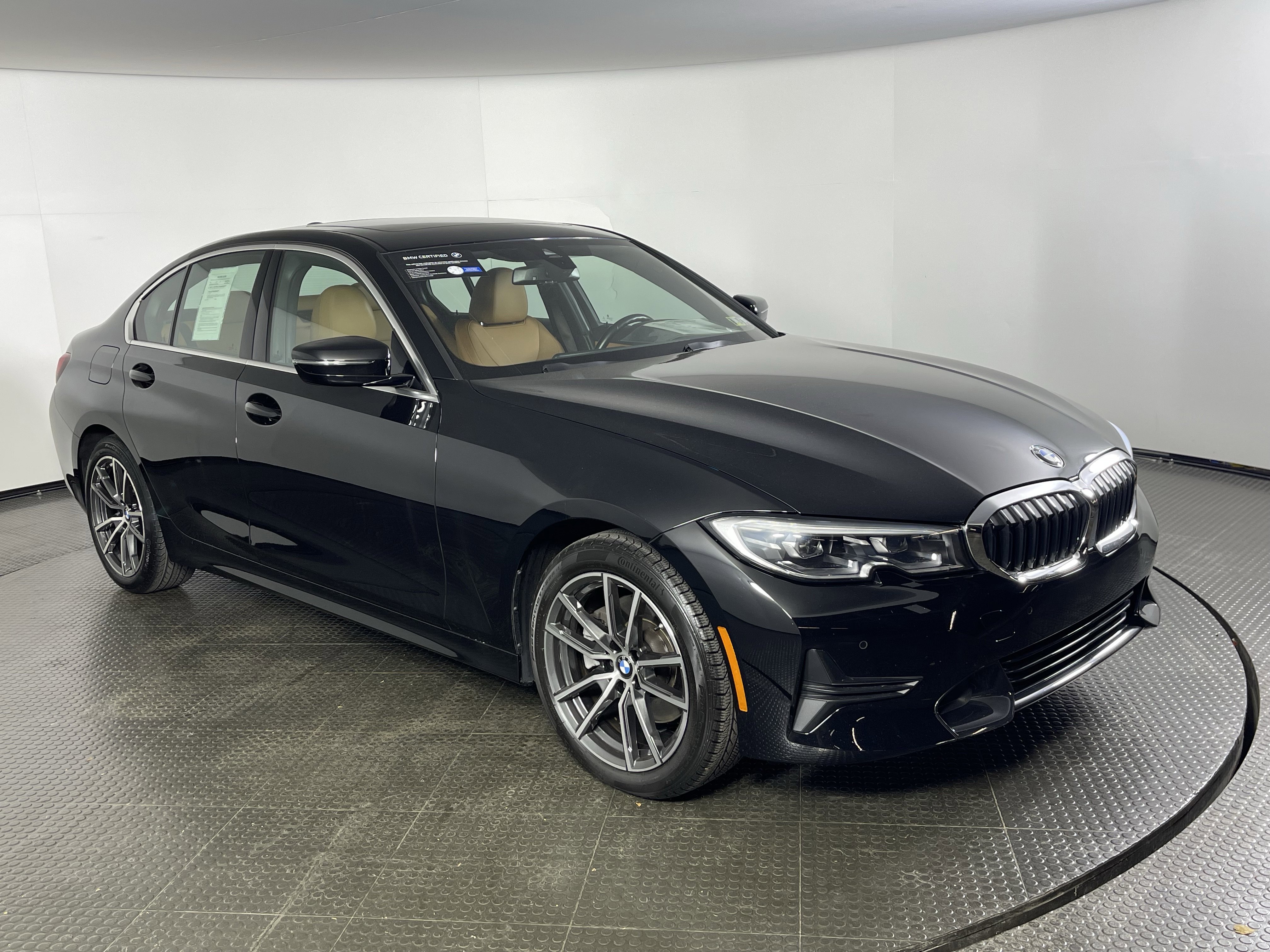 Certified 2022 BMW 330i xDrive Sedan w/ Driving Assistance Package image 3