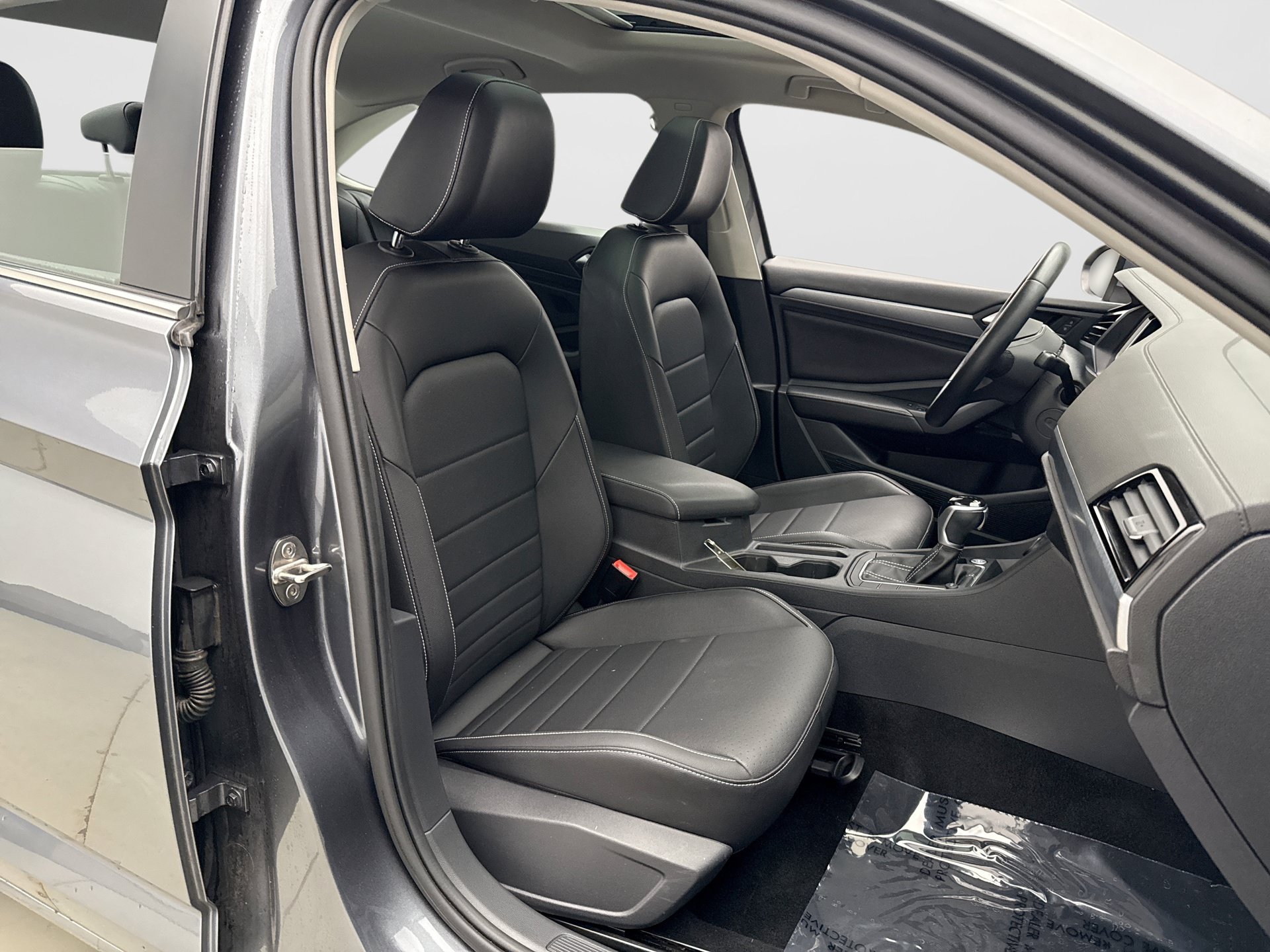 Used 2023 Volkswagen Jetta SE FWD image 16