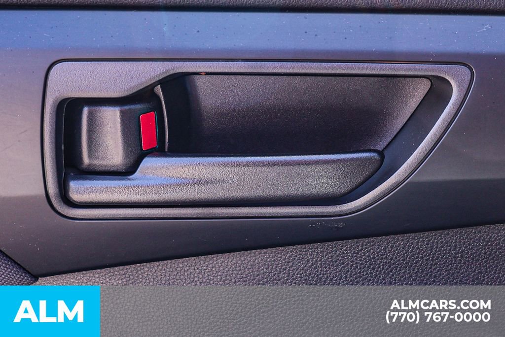 Used 2025 Toyota Highlander LE image 51