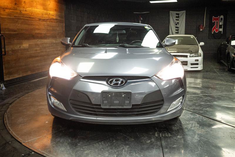Used 2017 Hyundai Veloster FWD image 4