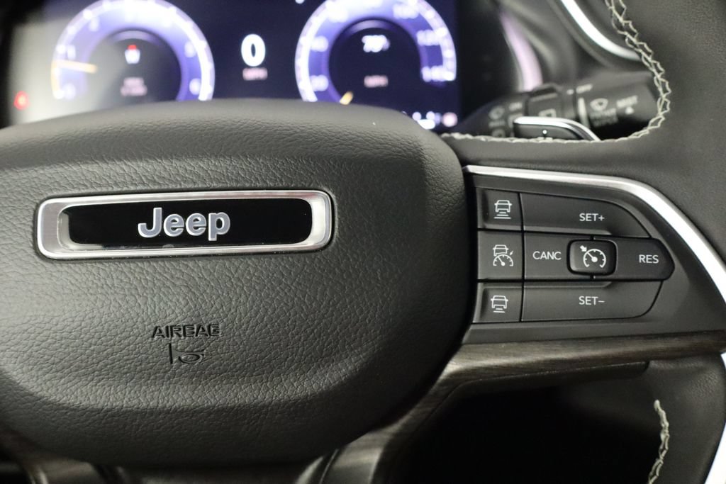 Used 2023 Jeep Grand Cherokee Limited RWD image 10