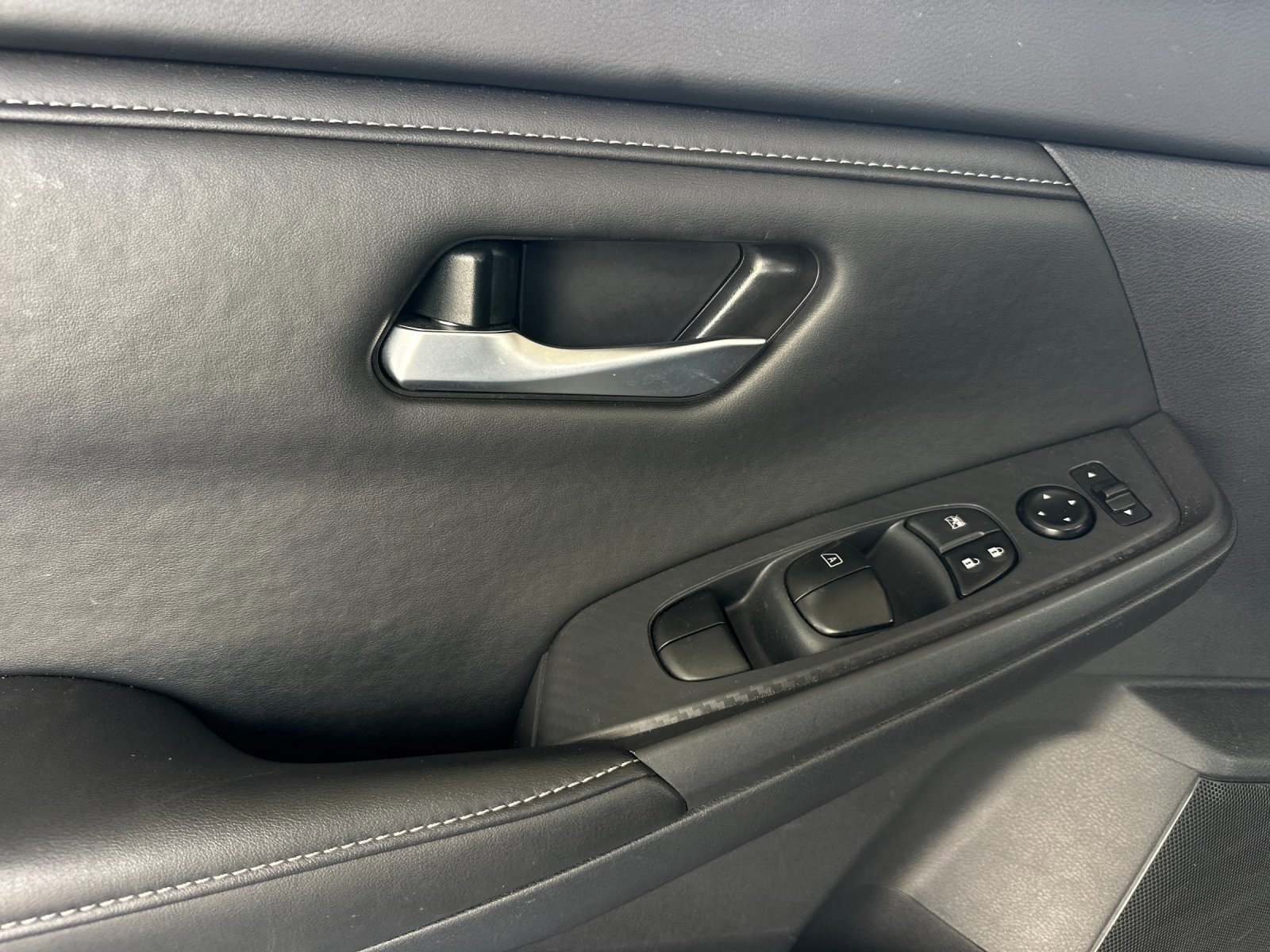 Used 2025 Nissan Sentra SV image 10