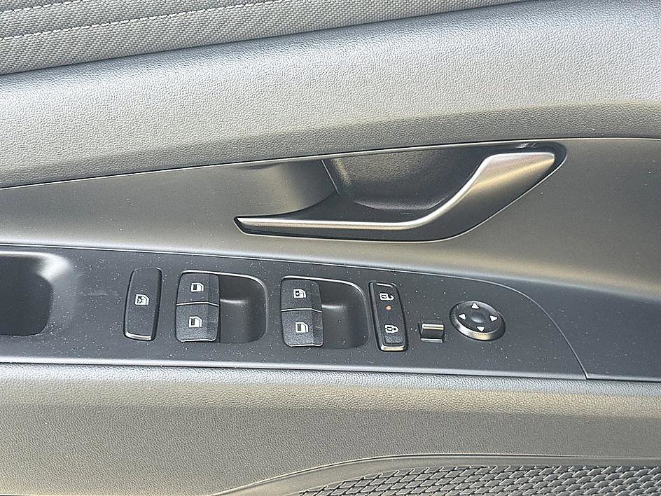 New 2026 Hyundai Elantra Sport FWD image 15
