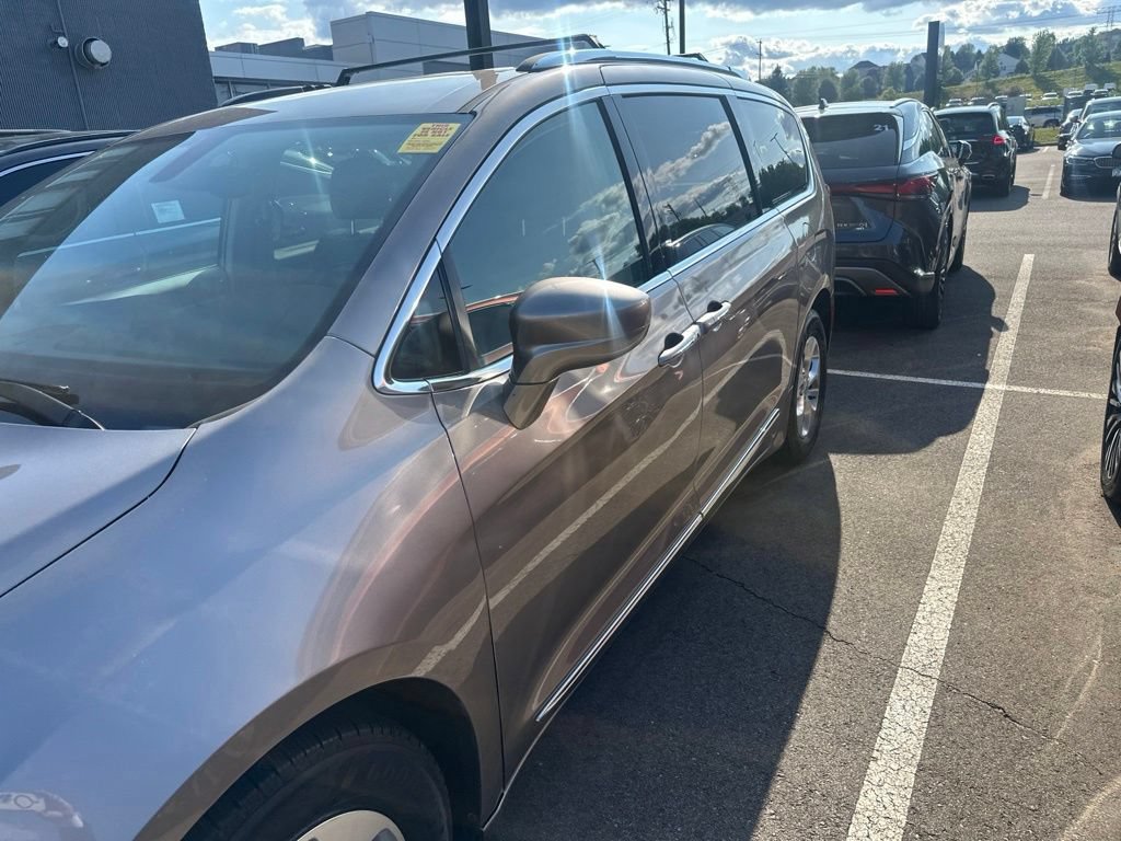 Used 2017 Chrysler Pacifica Touring-L Plus FWD image 21
