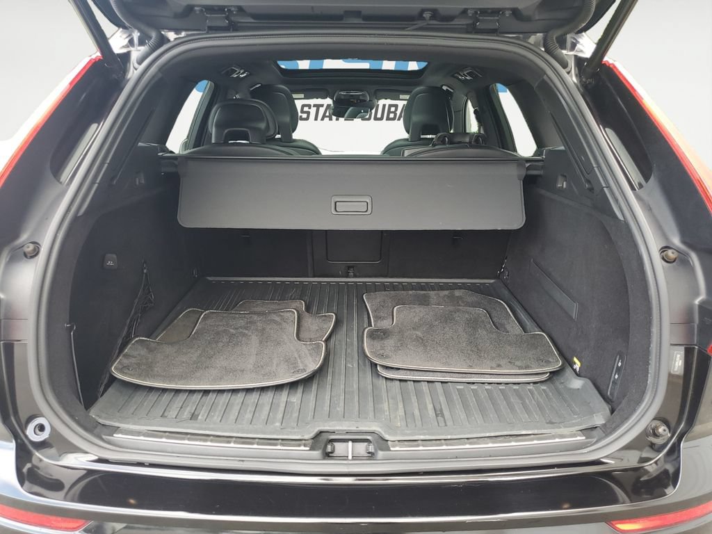 Used 2018 Volvo XC60 T6 R-Design w/ Convenience Package AWD/4WD image 16