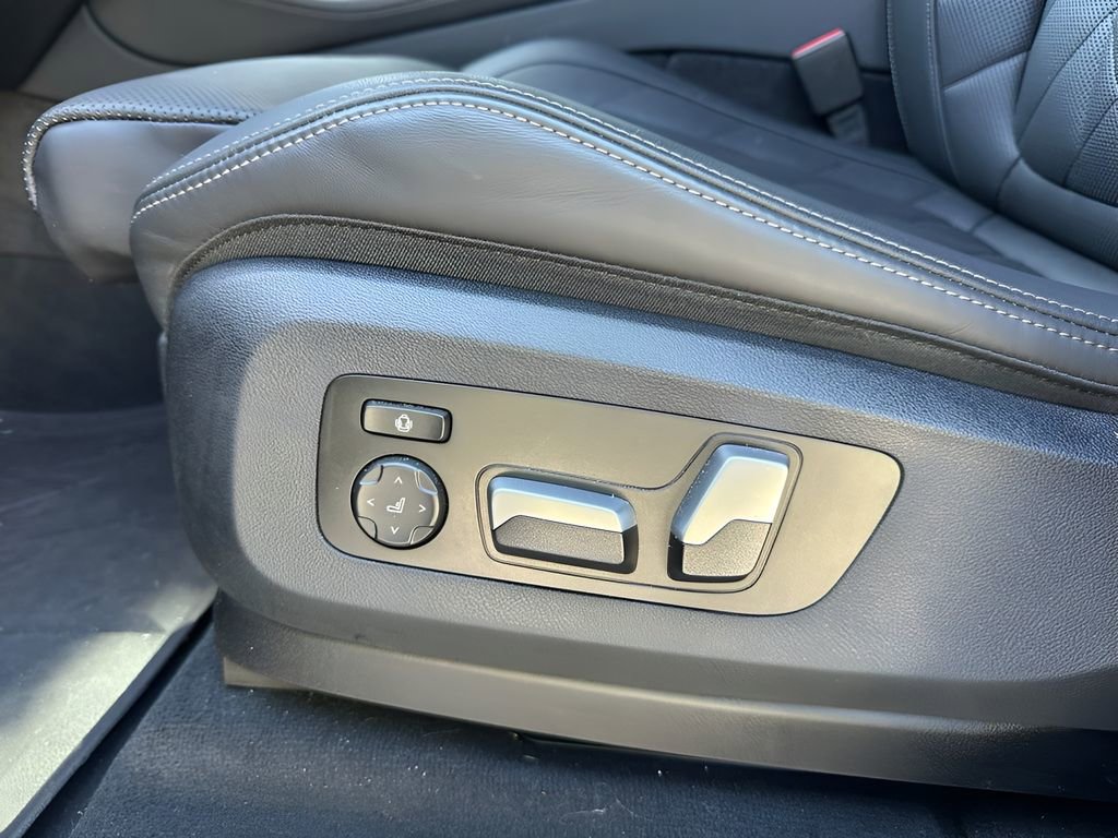 Used 2025 BMW X5 xDrive40i w/ Parking Assistance Package AWD/4WD image 11