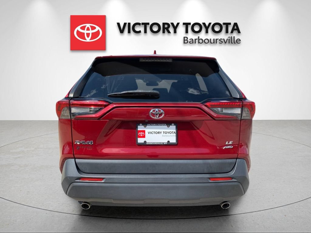 Used 2021 Toyota RAV4 LE AWD/4WD image 4