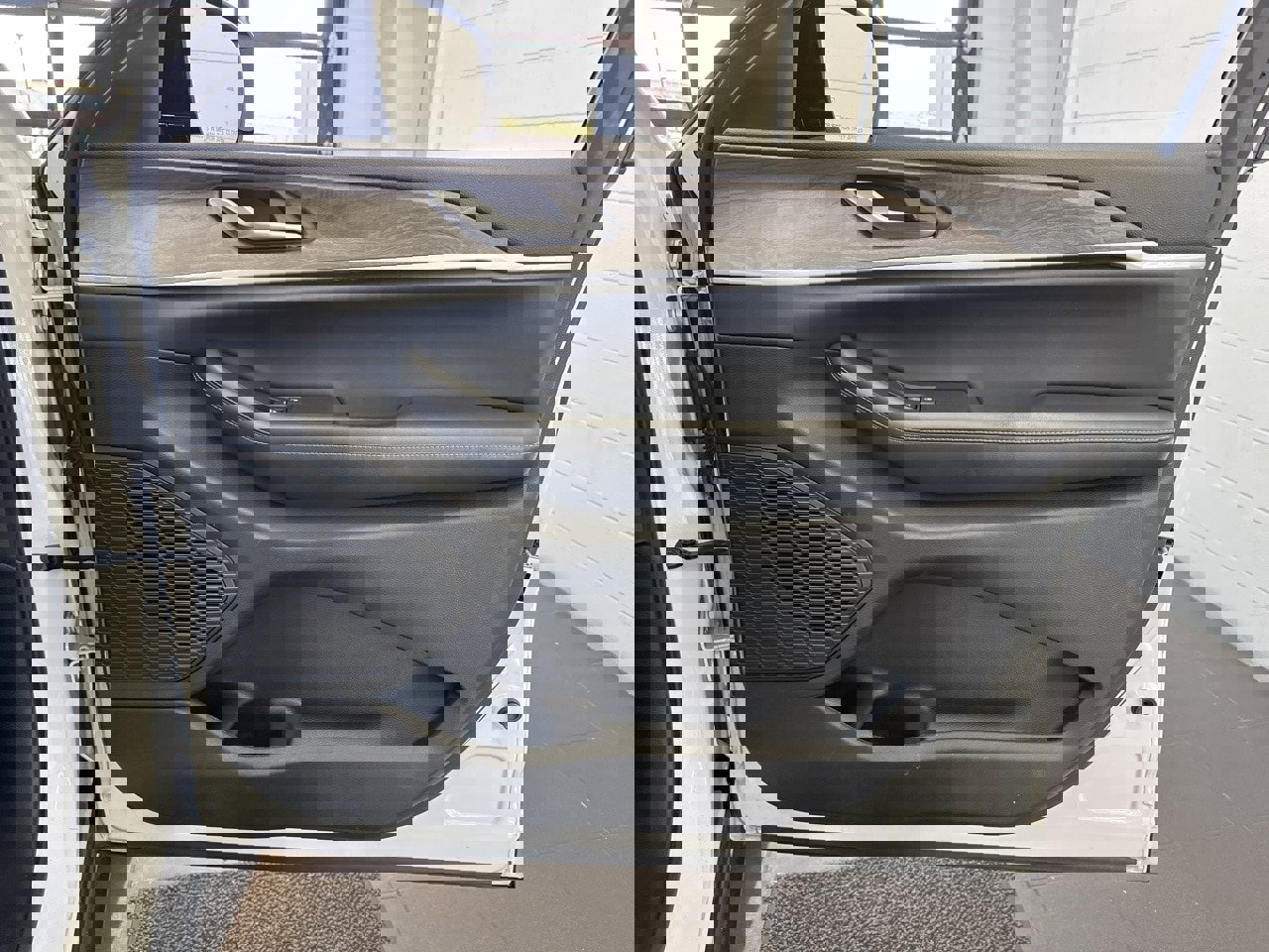 Used 2023 Jeep Grand Cherokee L Limited w/ Black Appearance Package image 56