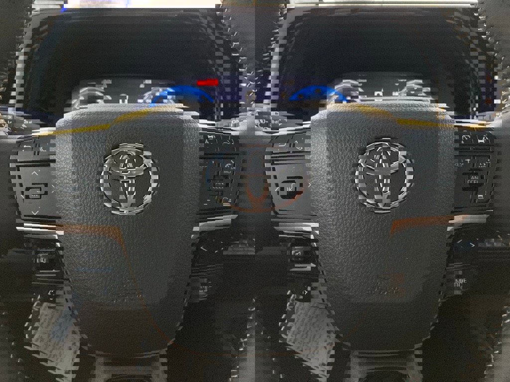 Used 2025 Toyota Crown Signia w/ Advanced Technology Package image 20