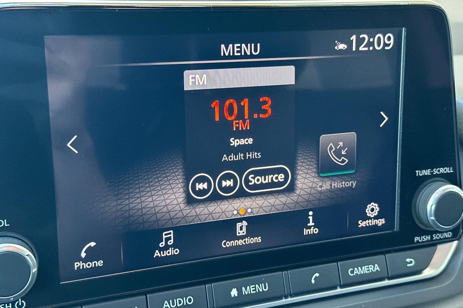 Used 2023 Nissan Rogue SV w/ SV Premium B Package FWD image 18