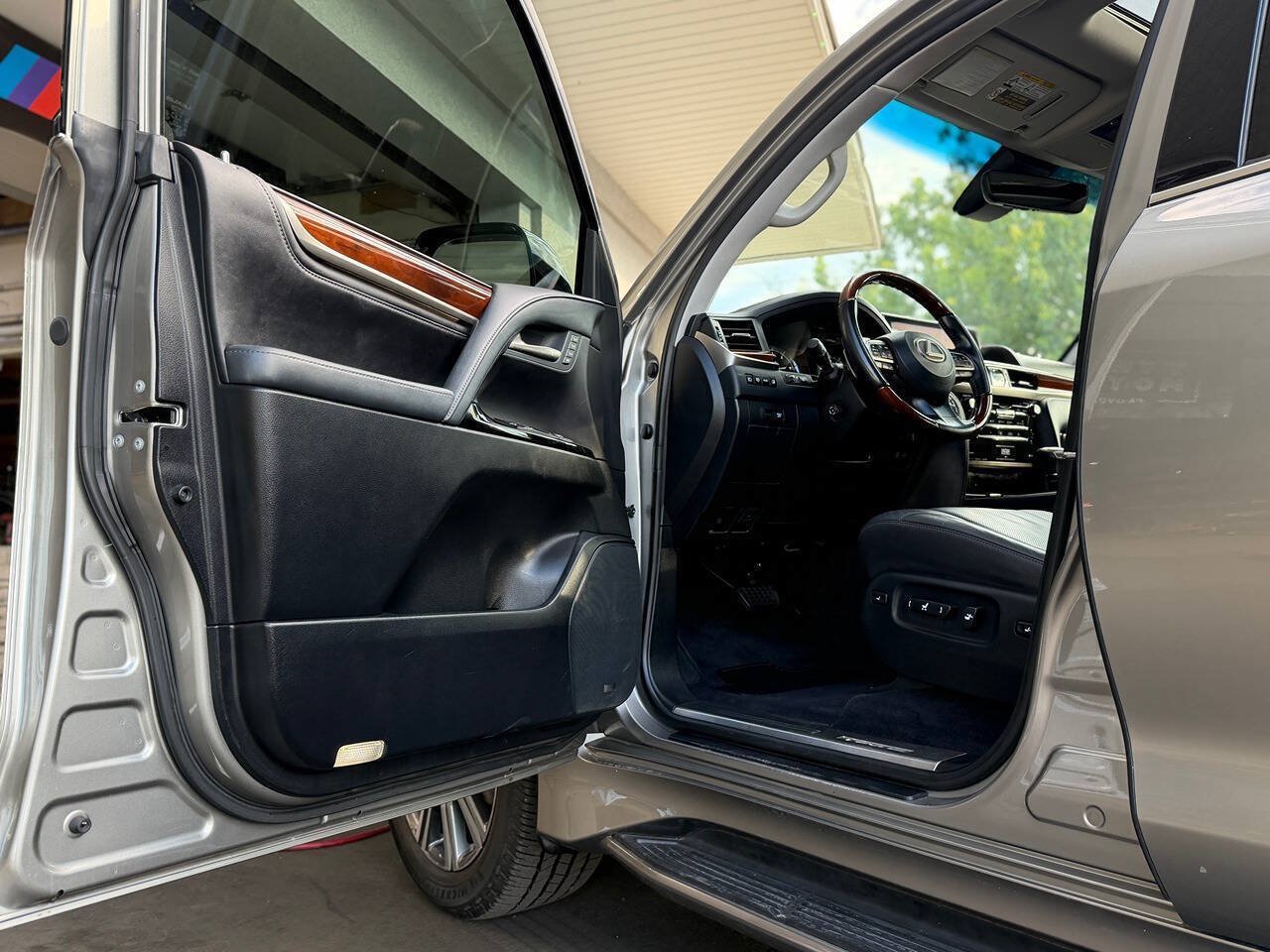 Used 2017 Lexus LX 570 4WD w/ Luxury Package image 39