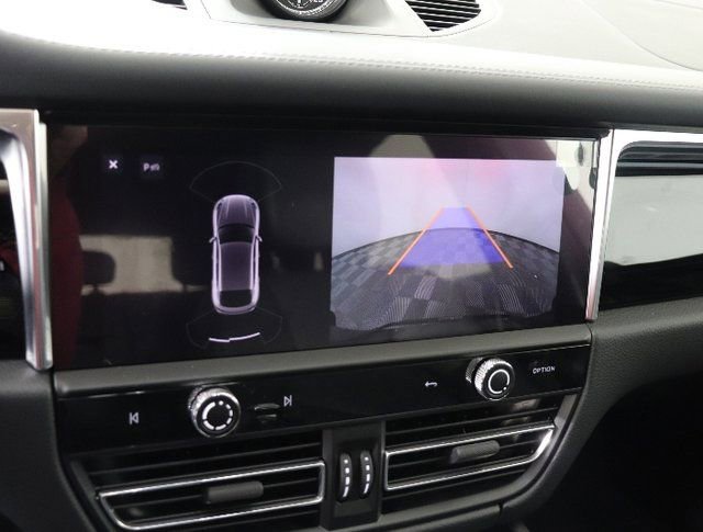 Used 2025 Porsche Macan image 33