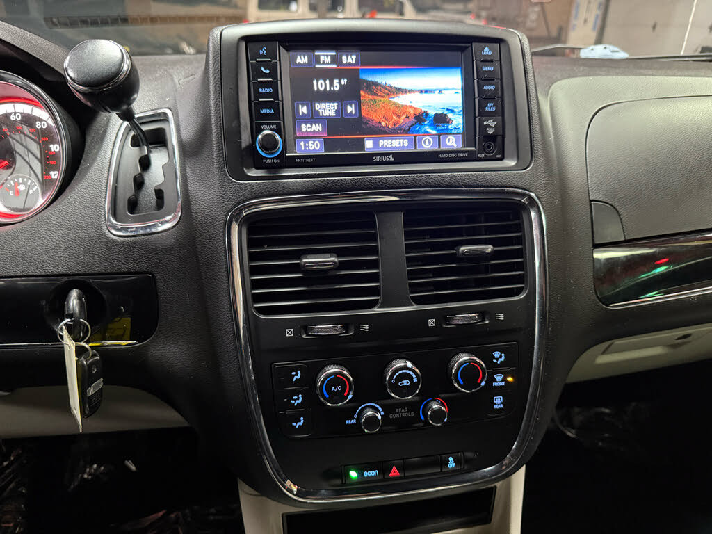 Used 2018 Dodge Grand Caravan SXT FWD image 19