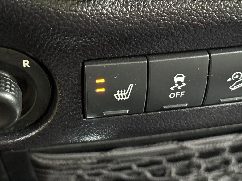 Used 2015 Jeep Wrangler Rubicon w/ Power Convenience Group AWD/4WD image 19
